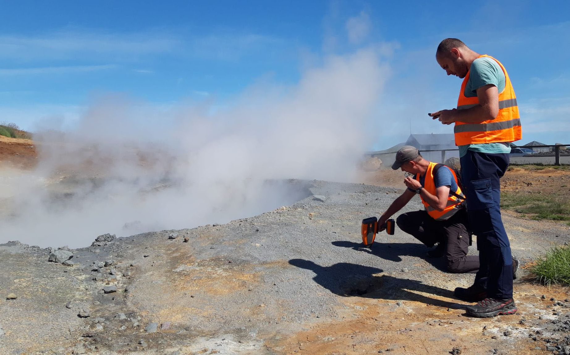Field campaign tracks down mineral signatures at early-life analogue hydrothermal sites in Iceland